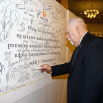 Vartan Gregorian at the pledge wall